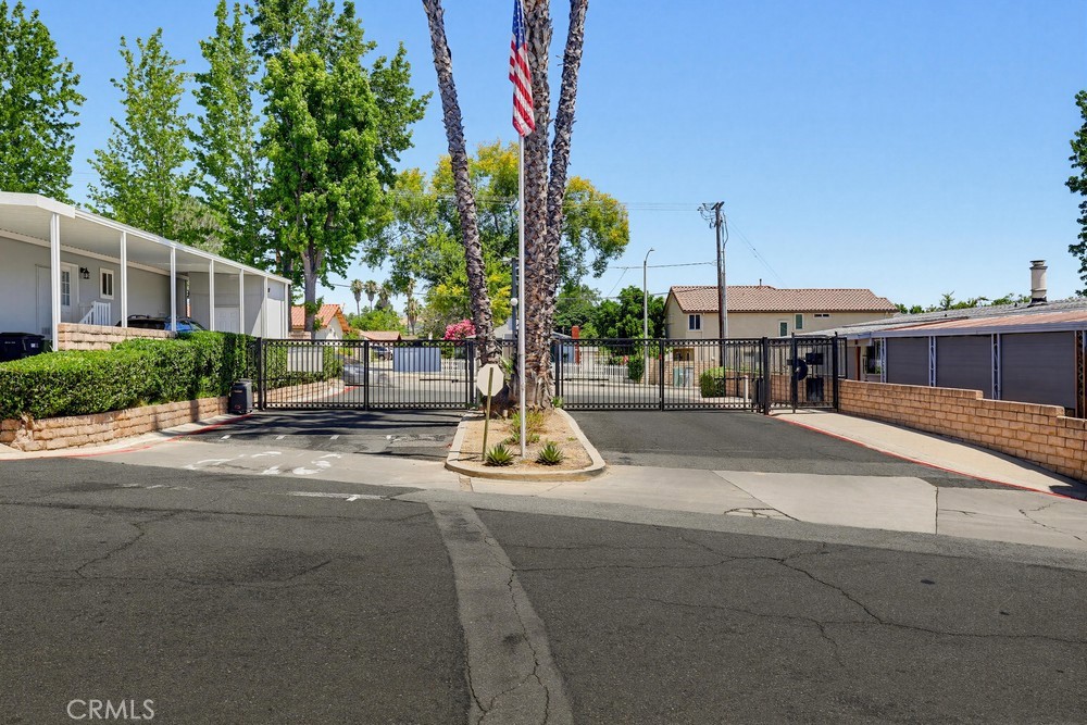 31244 North Lakehills Road Castaic, CA 91384 - Photo 67 of 72 Gated community entrance