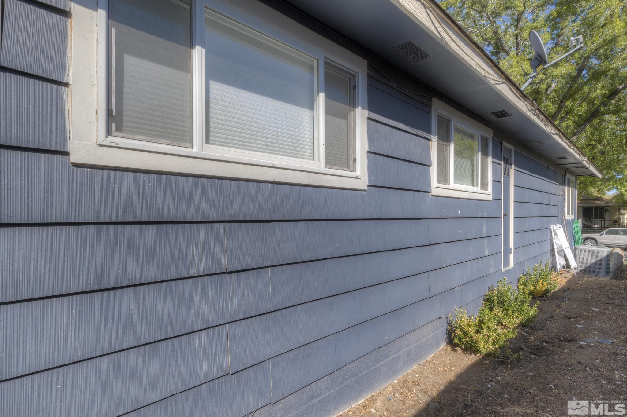 3465 Dawn Circle Sparks, NV 89431 - Photo 27 of 29 a backyard of a house