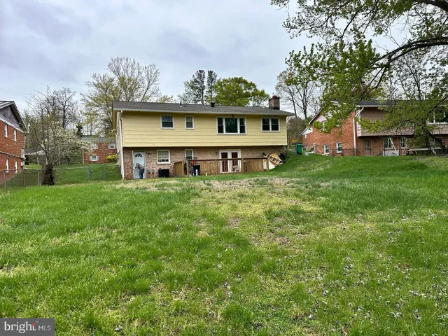 front view of house with a yard