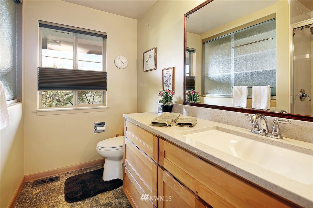 7645 South Sunnycrest Road Seattle, WA 98178 - Photo 14 of 24