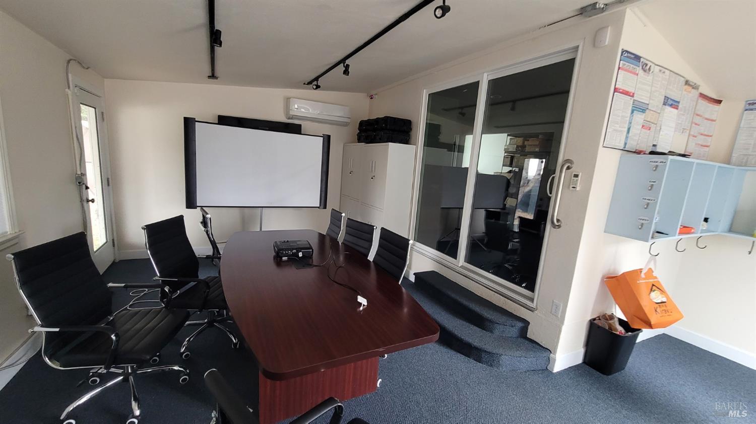 4135 Santa Rosa Avenue Santa Rosa, CA 95407 - Photo 40 of 42 a room with furniture