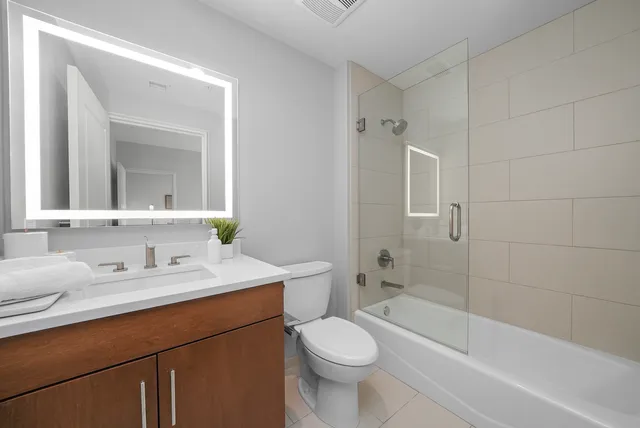 $599,000 | 850 North Lake Shore Drive, Unit 810, Chicago, IL 60611