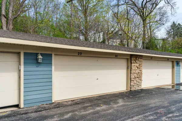 $189,900 | 300 Opatrny Drive, Unit 224, Fox River Grove, IL 60021