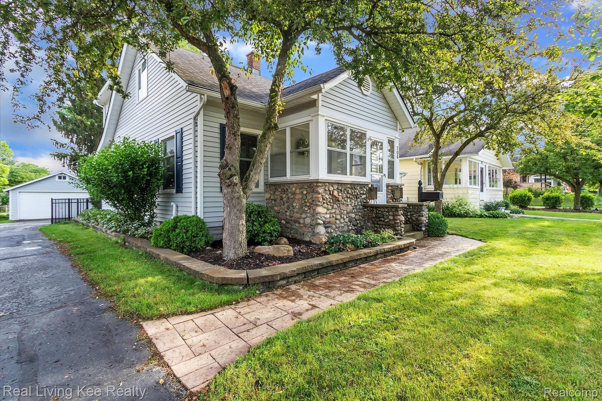 706 Parkdale Road Rochester, MI 48307 - Photo 2 of 40 02-706-Parkdale-Rd-WindowStill-Real-Estate-Photography-2.jpg