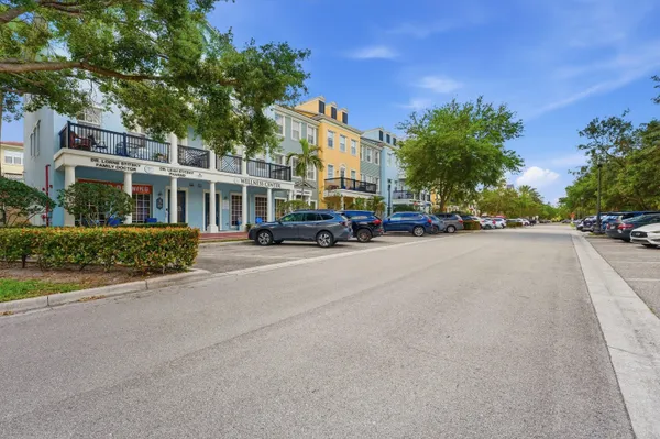 $332,900 | 425 Greenwich Circle, Unit 204, Jupiter, FL 33458