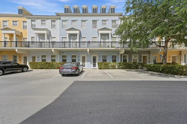 $332,900 | 425 Greenwich Circle, Unit 204, Jupiter, FL 33458