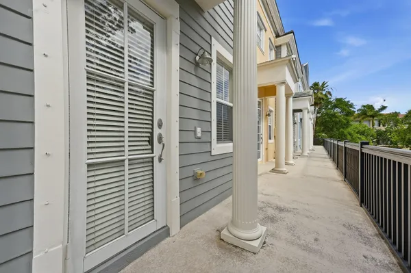 $332,900 | 425 Greenwich Circle, Unit 204, Jupiter, FL 33458