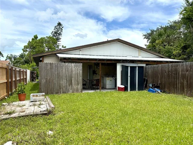 a view of a house with backyard and porch