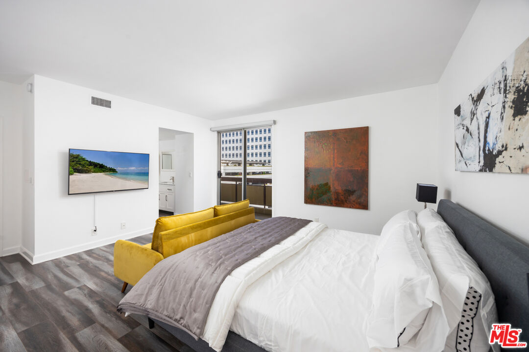 321 South San Vicente Boulevard, Unit 708 Los Angeles, CA 90048 - Photo 8 of 19 a bedroom with a bed and a flat screen tv