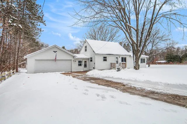 $275,000 | 2730 Johnson Road, Gowen, MI 49326