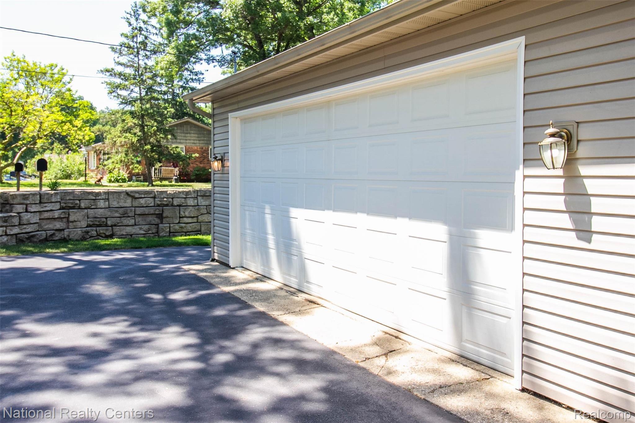4171 England Beach Road White Lake, MI 48383 - Photo 22 of 41 30.jpg