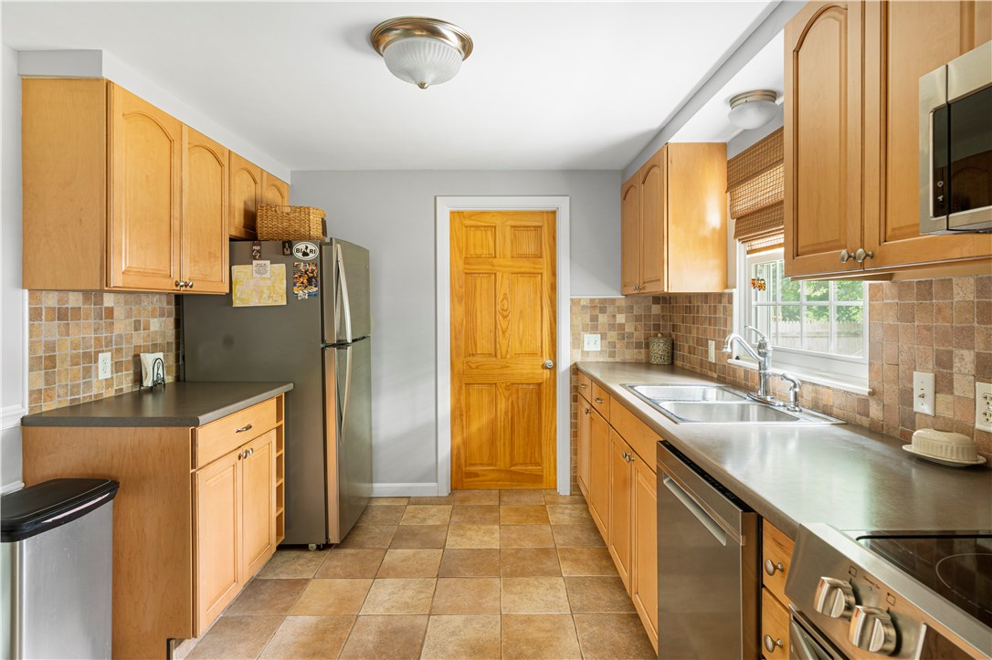 137 Gristmill Road Warwick, RI 02889 - Photo 9 of 22 Gallery Image 9