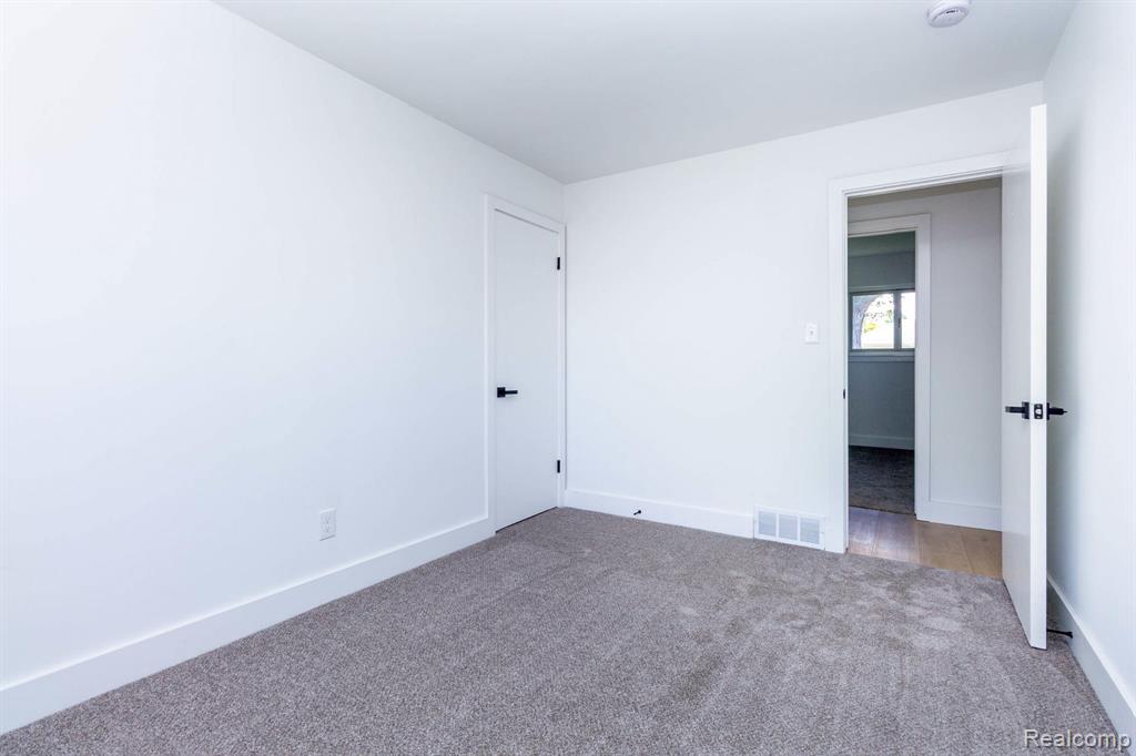 24865 Ridgecroft Avenue Eastpointe, MI 48021 - Photo 21 of 33