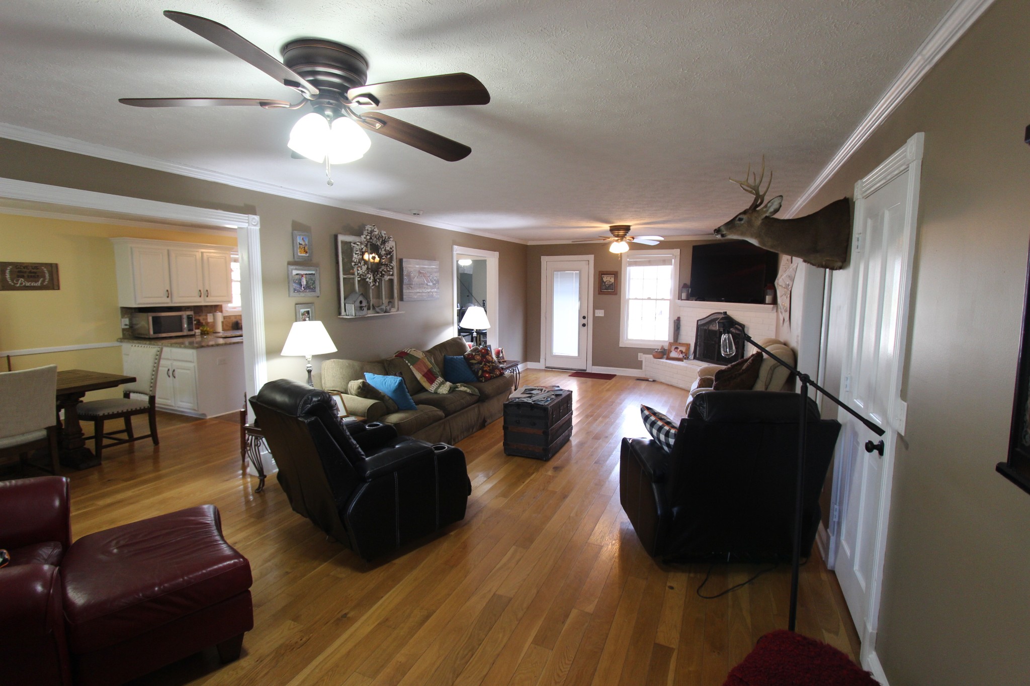 1360 Cedar Grove Road Lebanon, TN 37087 - Photo 4 of 29 a living room with furniture
