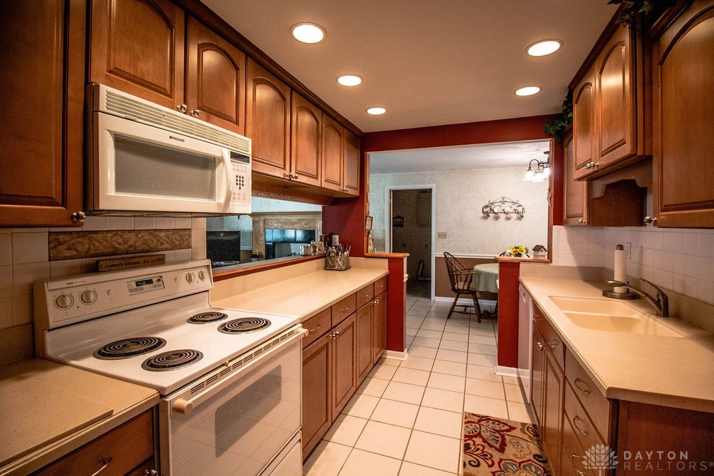 6394 Marshall Road Centerville, OH 45459 - Photo 9 of 40 Gallery Image 9