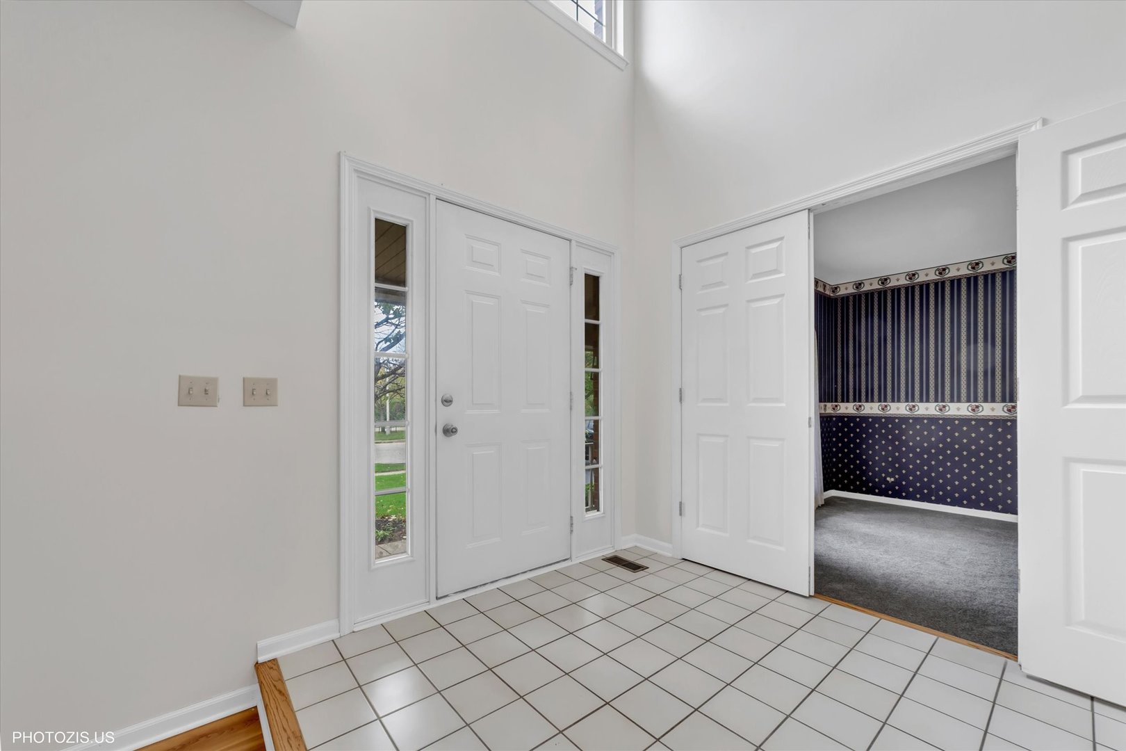 1034 Heather Court Fox River Grove, IL 60021 - Photo 16 of 64 a view of an empty room