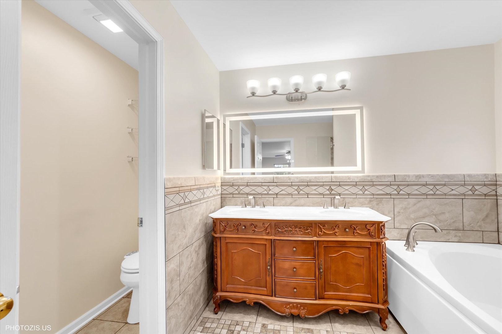 1034 Heather Court Fox River Grove, IL 60021 - Photo 26 of 64 a bathroom with a sink and a mirror