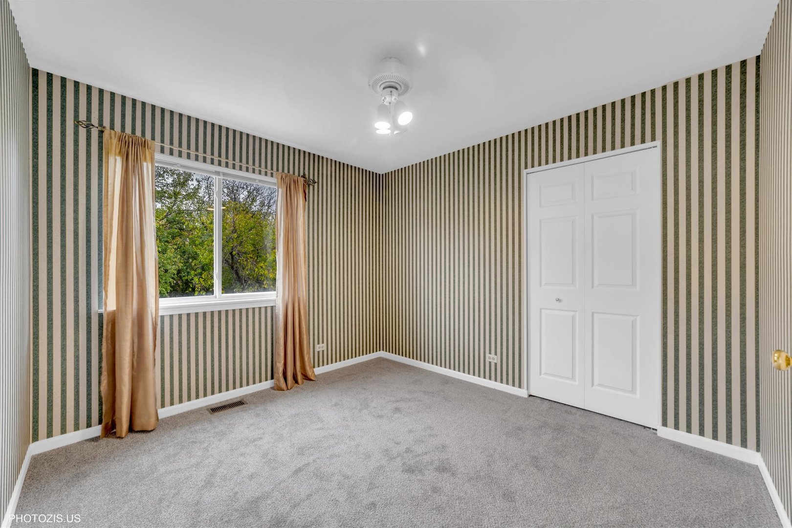 1034 Heather Court Fox River Grove, IL 60021 - Photo 29 of 64 a view of an empty room with a window
