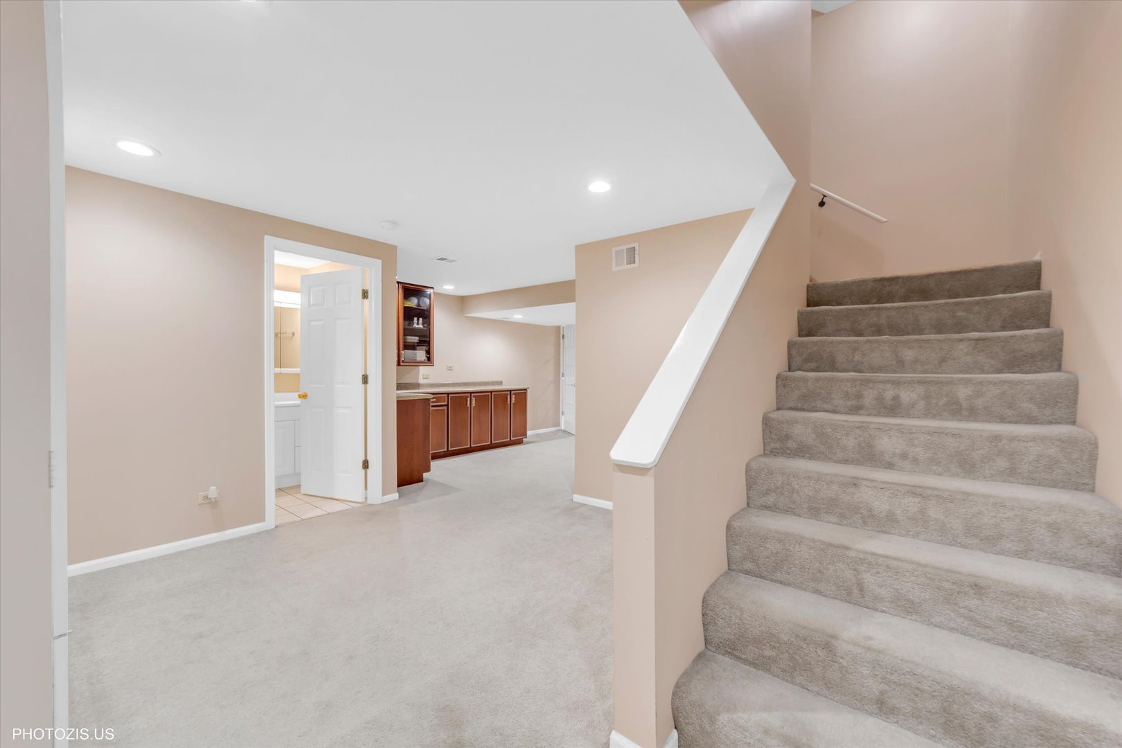 1034 Heather Court Fox River Grove, IL 60021 - Photo 33 of 64 a view of entryway with kitchen