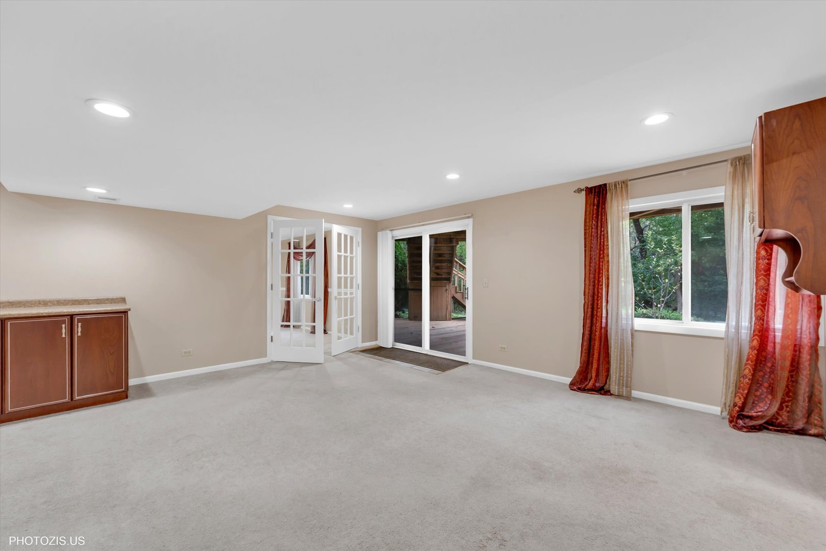 1034 Heather Court Fox River Grove, IL 60021 - Photo 38 of 64 an empty room with windows
