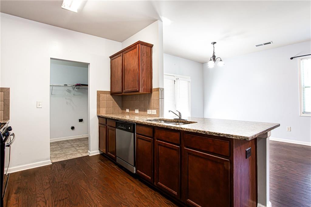 4354 Favored Way Union City, GA 30291 - Photo 10 of 48