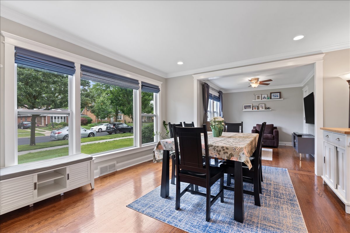 201 North Maple Street Mount Prospect, IL 60056 - Photo 4 of 26