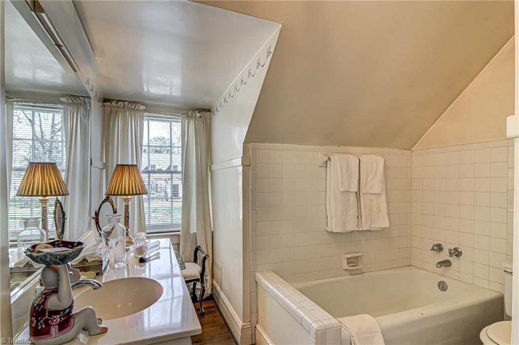707 Dover Road Greensboro, NC 27408 - Photo 27 of 33 Second Level Bathroom