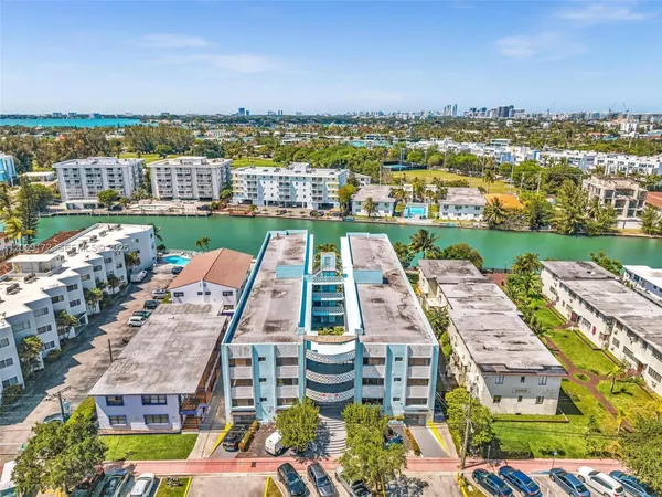 $2,600 | 1165 Marseille Drive, Unit 19, Miami Beach, FL 33141