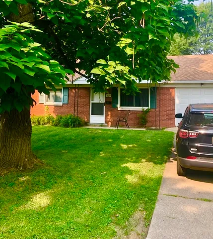 $210,000 | 329 Robinson Drive, Morris, IL 60450