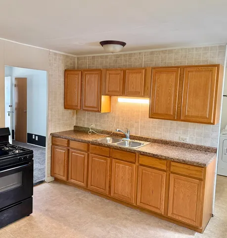 $210,000 | 329 Robinson Drive, Morris, IL 60450