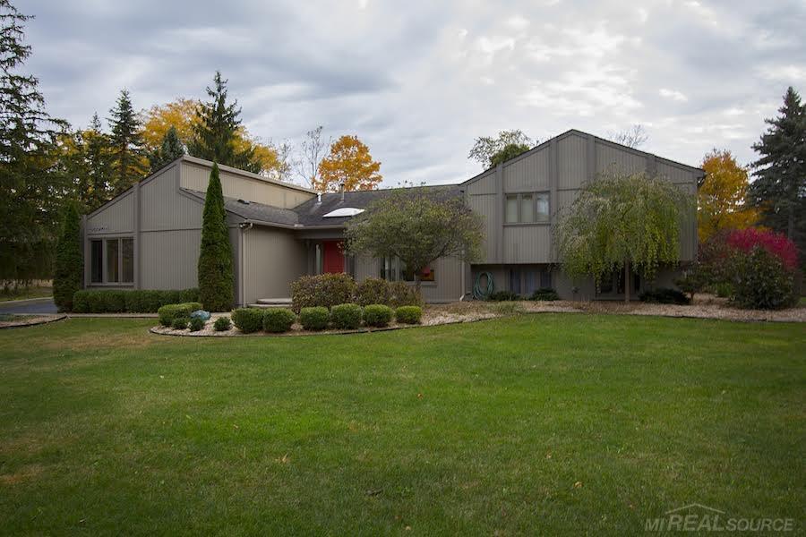 33705 Quaker Valley Road Farmington Hills, MI 48331 - Photo 1 of 26