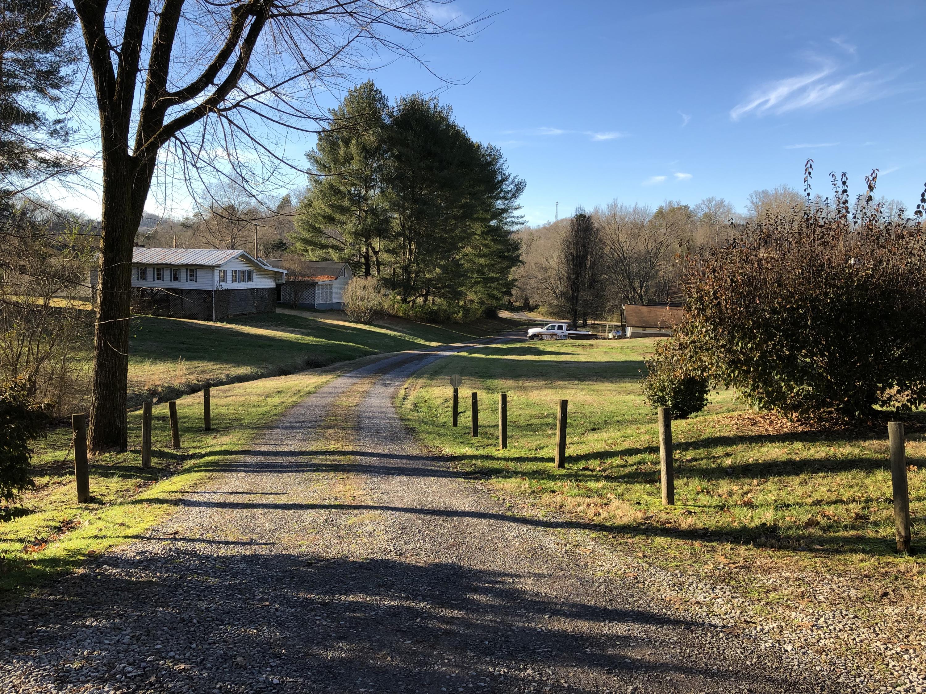 316 Strader Road Powell, TN 37849 - Photo 3 of 20 71FBCA1E-4F77-4357-ADD2-46F80EF97C8B