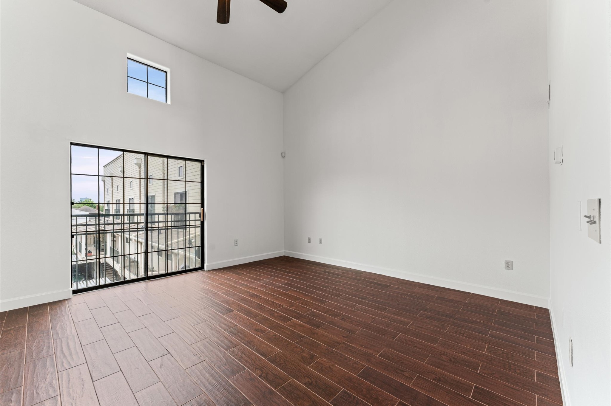 1602 Elgin Street, Unit 10 Houston, TX 77004 - Photo 9 of 21 The primary bedroom boasts soaring ceilings that give it a stunning loft-like feel.