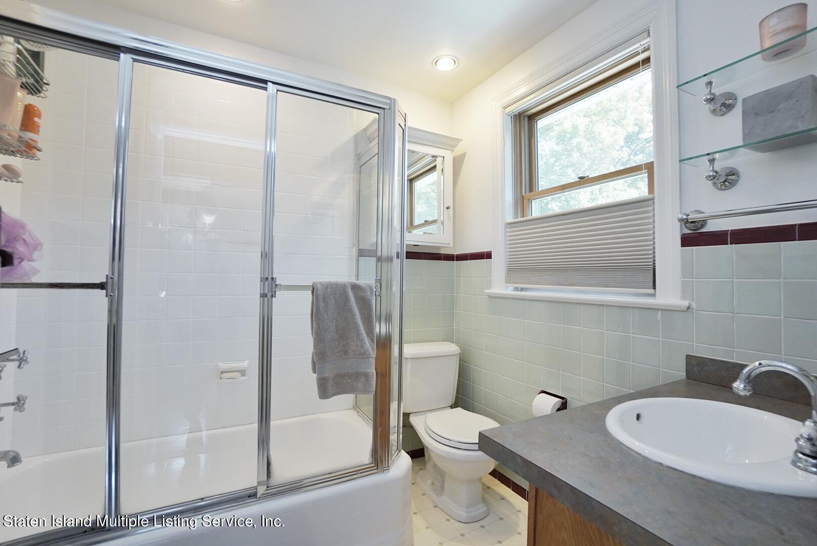 117 Ridgewood Place Staten Island, NY 10301 - Photo 30 of 44 Photo Mar 13 2022, 12 07 16 PM