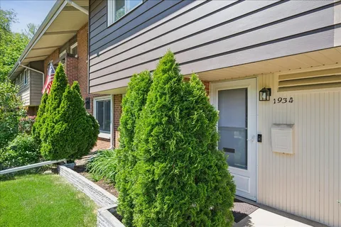 $385,000 | 1934 Lake Avenue, Wilmette, IL 60091