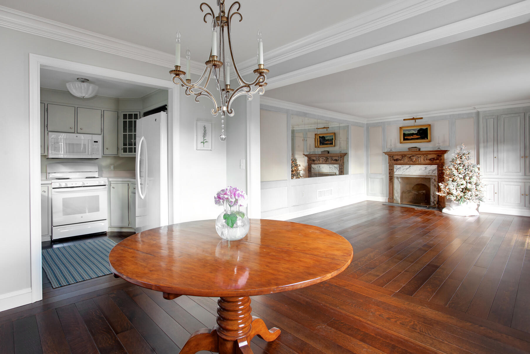 39 Tower Hill Road, Unit 16C Osterville, MA 02655 - Photo 11 of 42 a view of a dining room with furniture and wooden floor