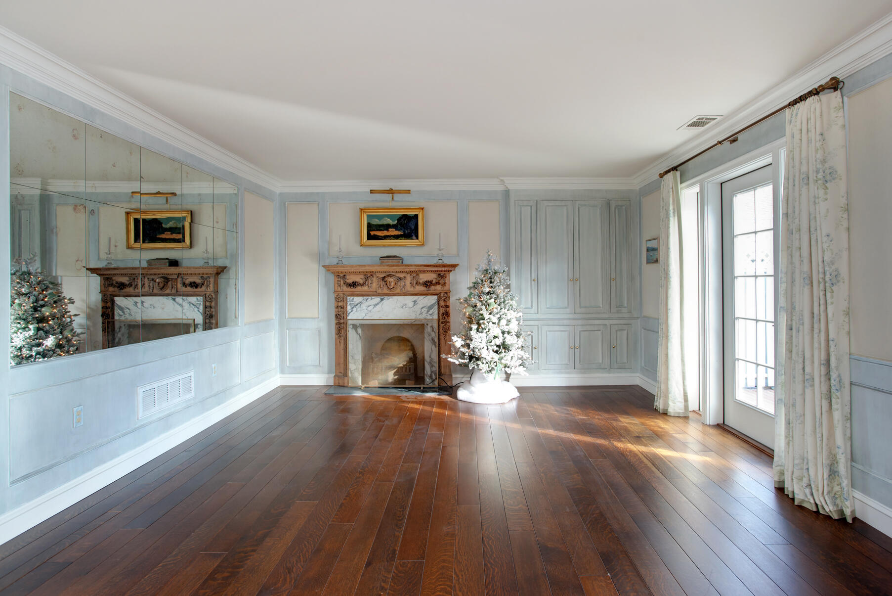 39 Tower Hill Road, Unit 16C Osterville, MA 02655 - Photo 3 of 42 a view of a livingroom with wooden floor and a fireplace