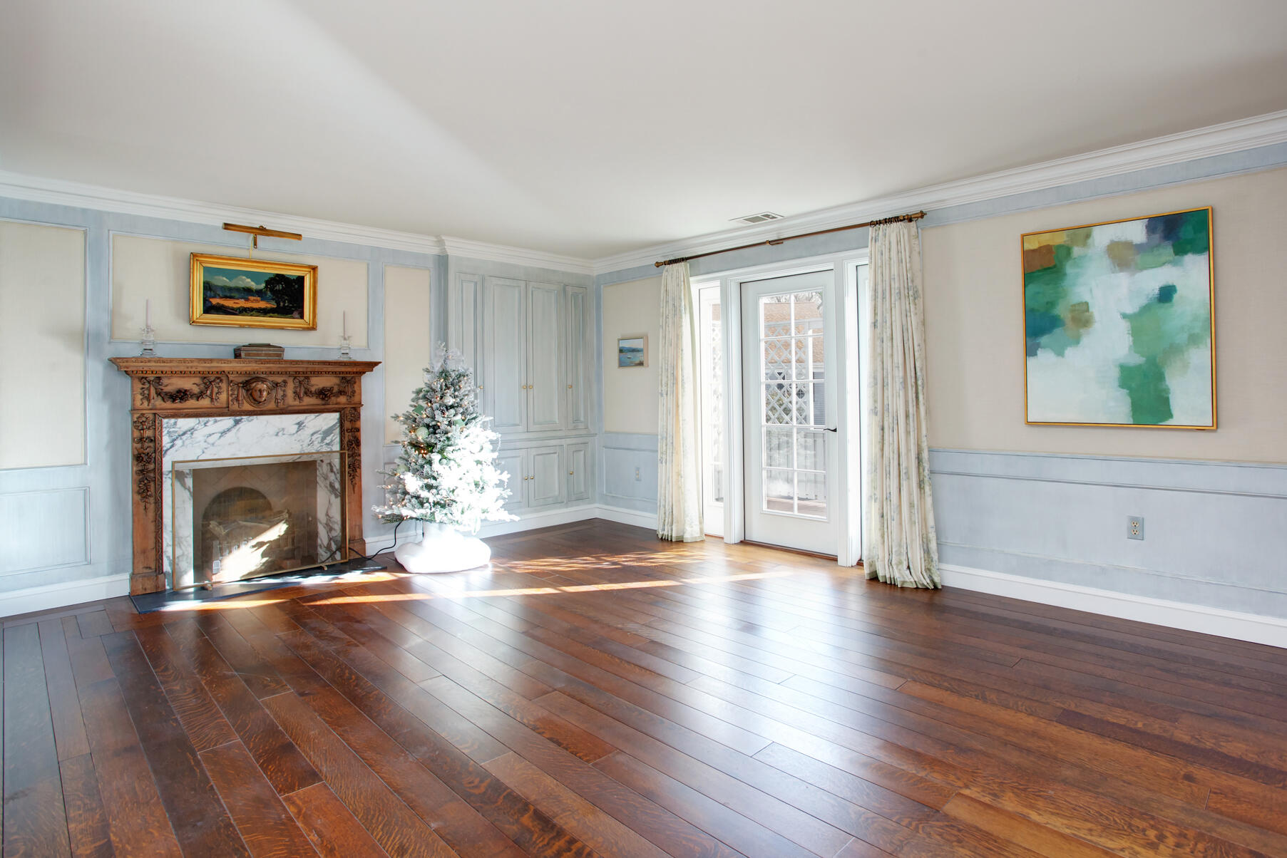 39 Tower Hill Road, Unit 16C Osterville, MA 02655 - Photo 4 of 42 a view of an empty room with wooden floor and a window