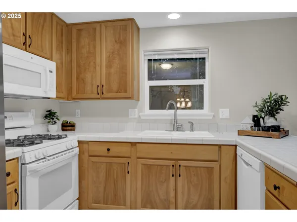 $354,900 | 3812 Colony Oaks Drive, Eugene, OR 97405