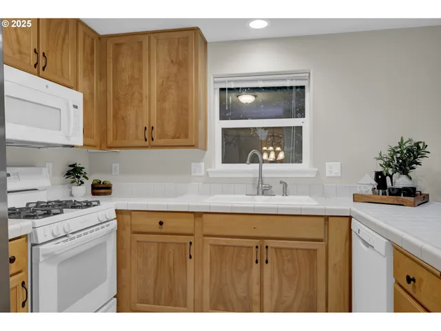 $365,000 | 3812 Colony Oaks Drive, Eugene, OR 97405