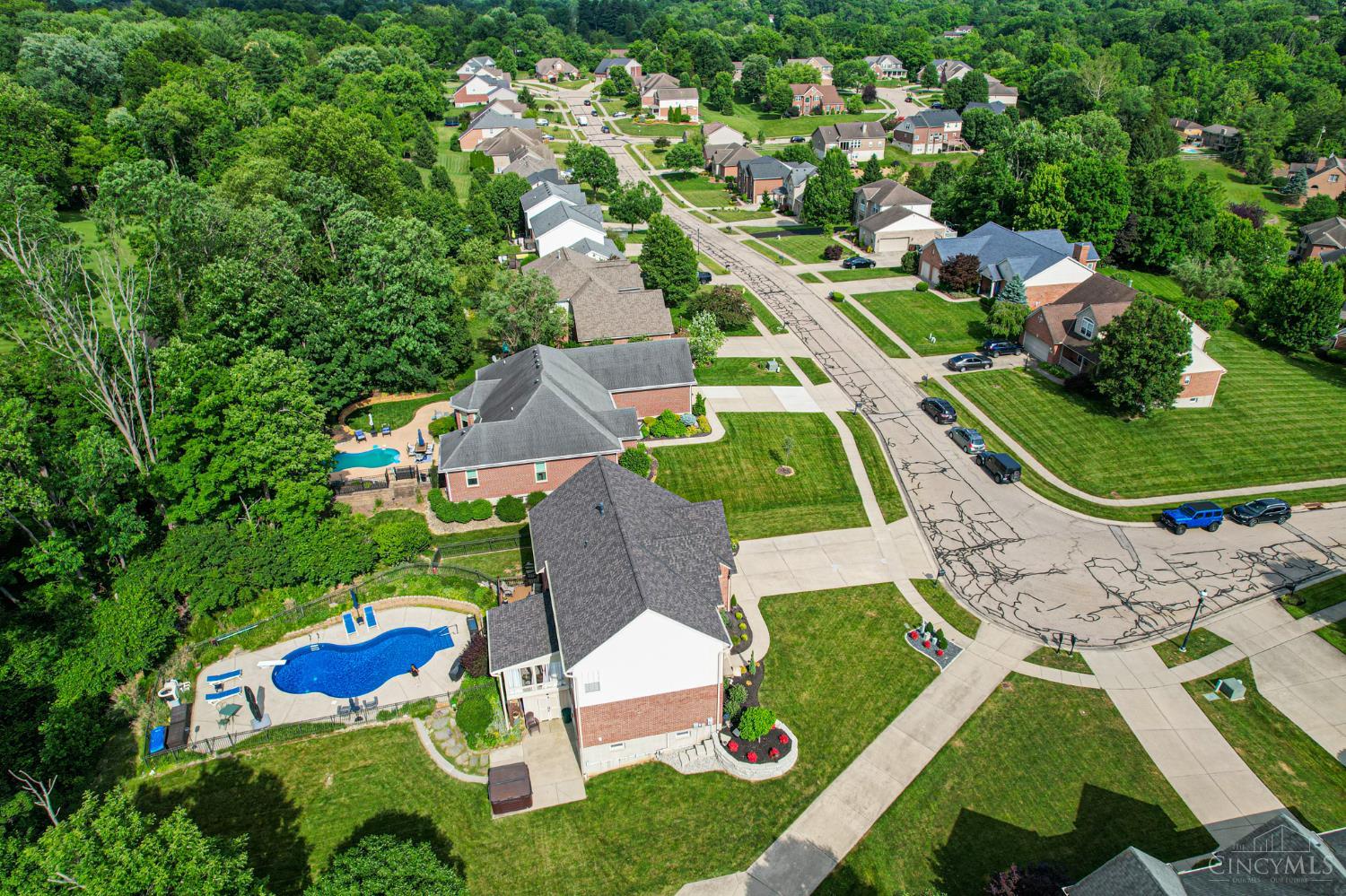 5945 Brierly Ridge Drive Cincinnati, OH 45247 - Photo 3 of 56