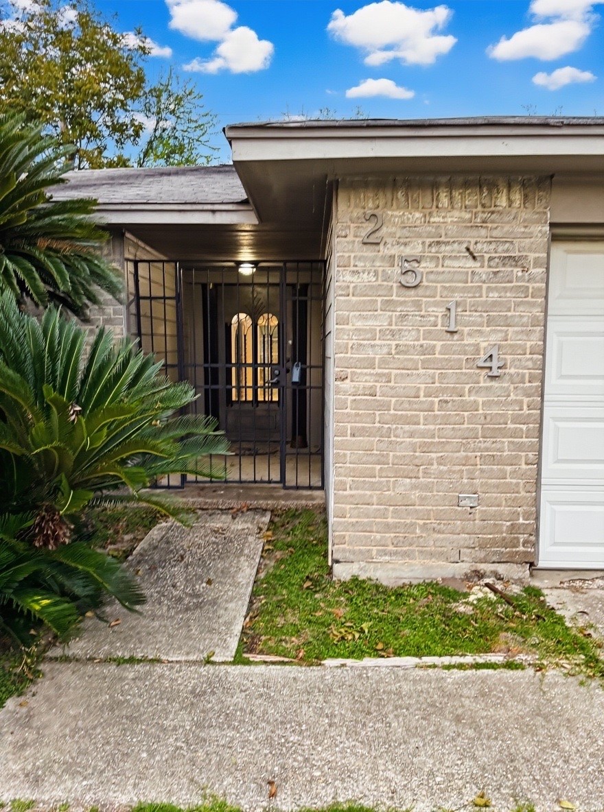 2514 Union Mill Road Houston, TX 77067 - Photo 18 of 25 a front view of a house with garden