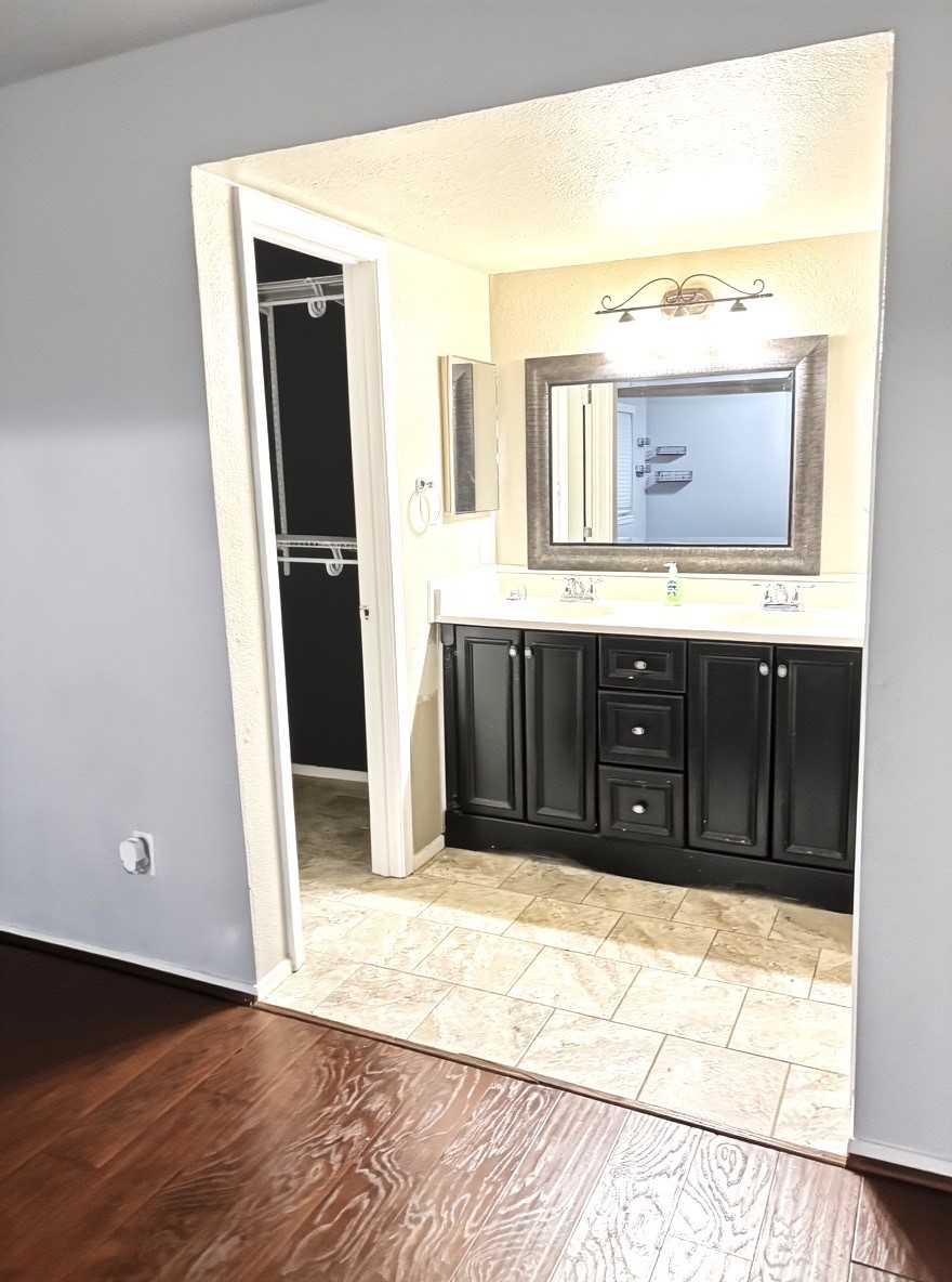 2514 Union Mill Road Houston, TX 77067 - Photo 6 of 25 a spacious bathroom with a tub sink and mirror