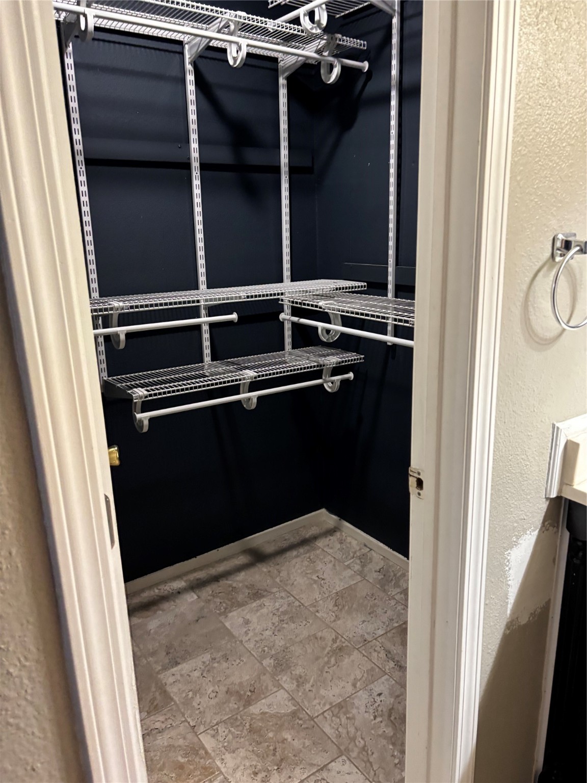 2514 Union Mill Road Houston, TX 77067 - Photo 9 of 25 a locker room