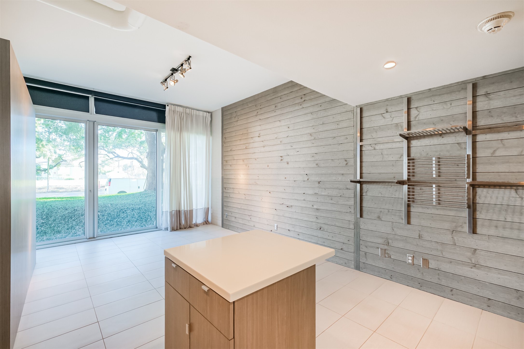 3600 Montrose Boulevard, Unit 104 Houston, TX 77006 - Photo 15 of 42 a bathroom with a tub and shower