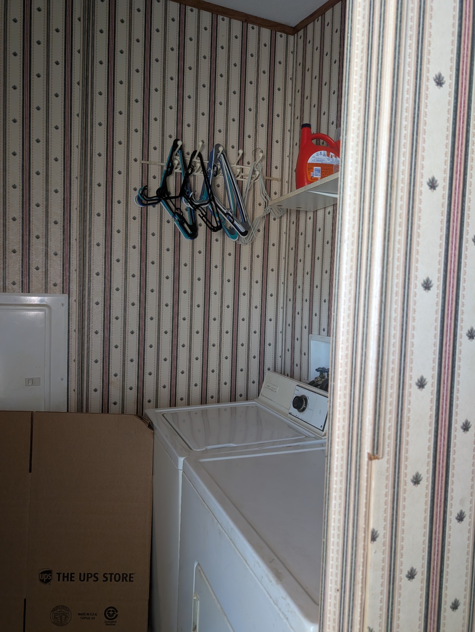 228 Shasteen Ridge Road Lynchburg, TN 37352 - Photo 6 of 12 a utility room with dryer and washer