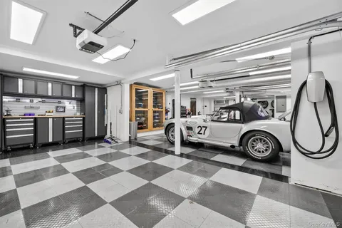 $1,950,000 | 181 Hillair Circle, White Plains, NY 10605