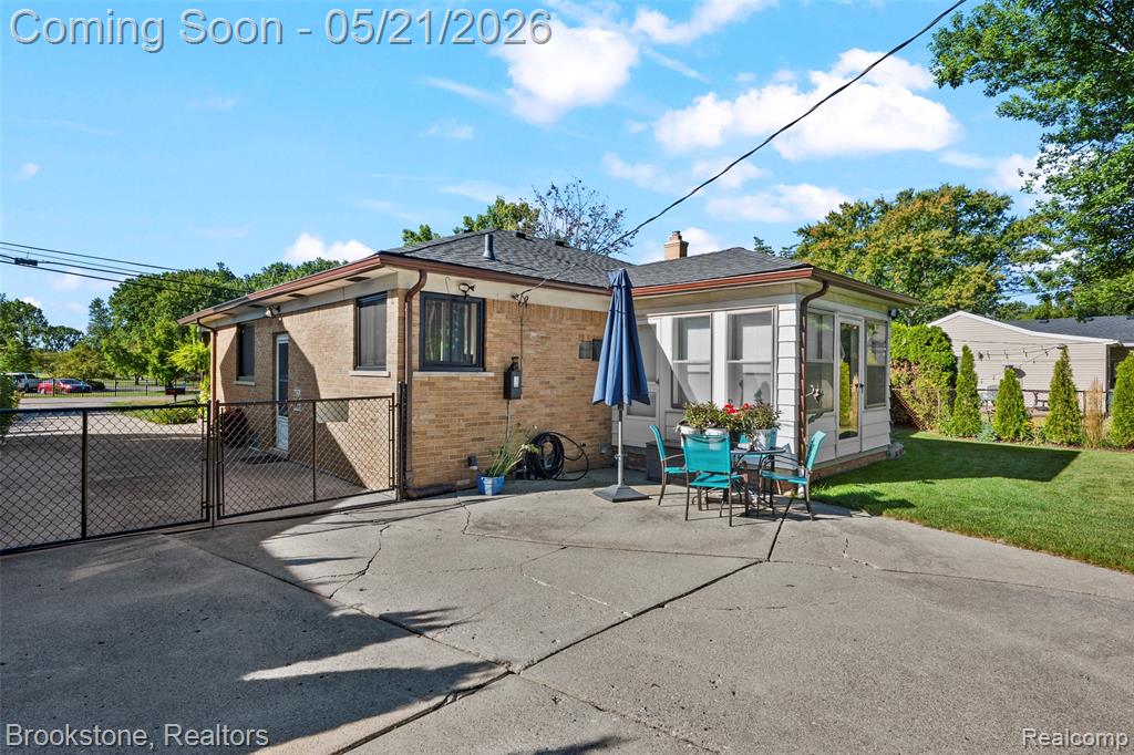 18474 Beverly Road Beverly Hills, MI 48025 - Photo 26 of 38