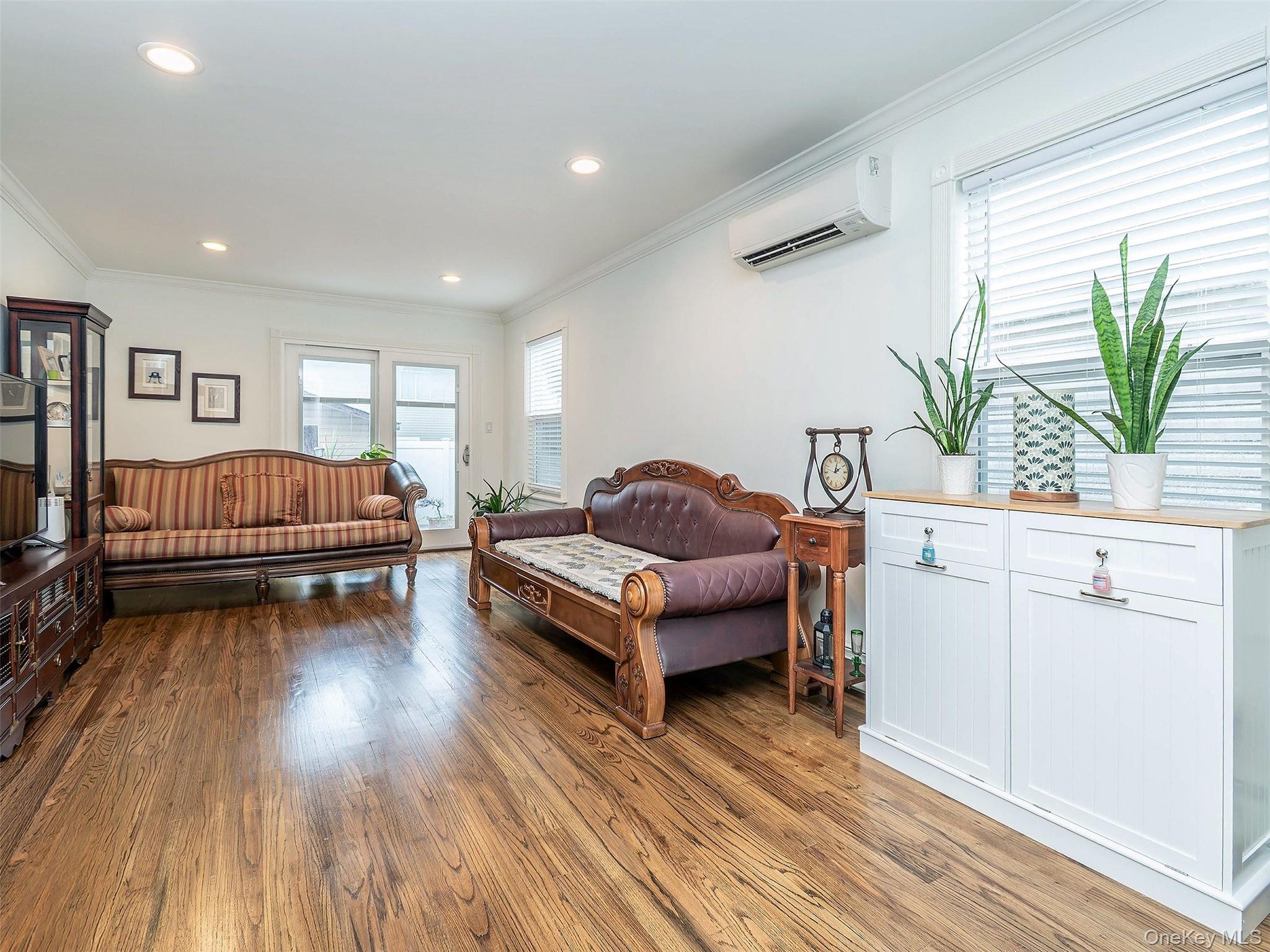 37 Dunwood Road, Unit B Port Washington, NY 11050 - Photo 11 of 27