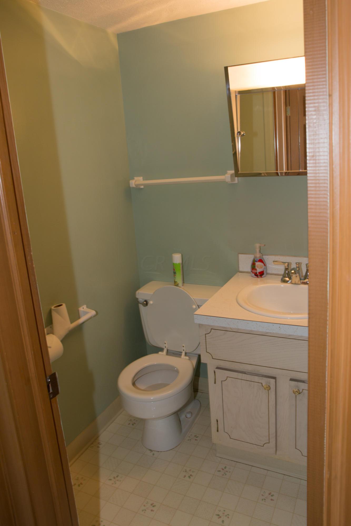 4440 Willowbrook Road Columbus, OH 43220 - Photo 12 of 22